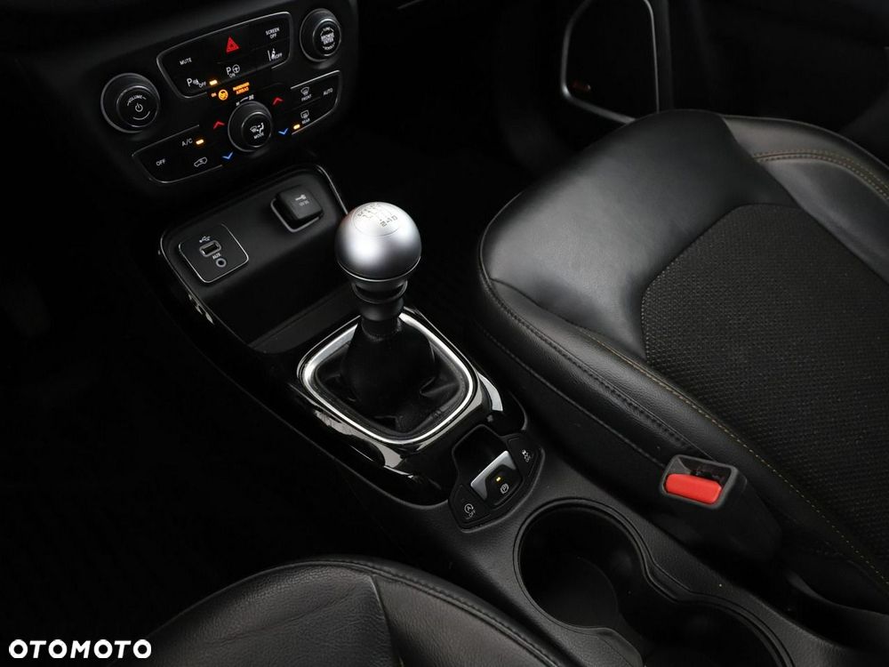 Jeep Compass 1.4 TMair Limited FWD S&S - 31
