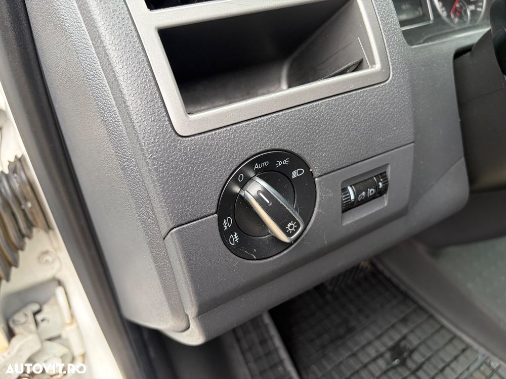 Volkswagen Caravelle - 17