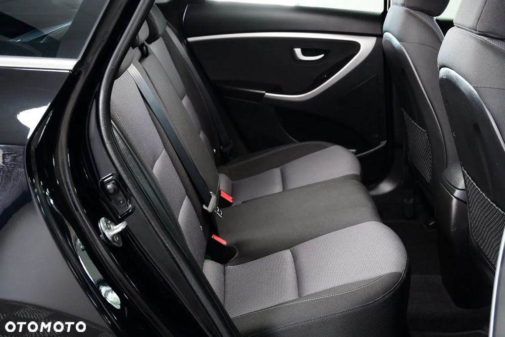 Hyundai i30 i30cw 1.6 Automatik Style - 23