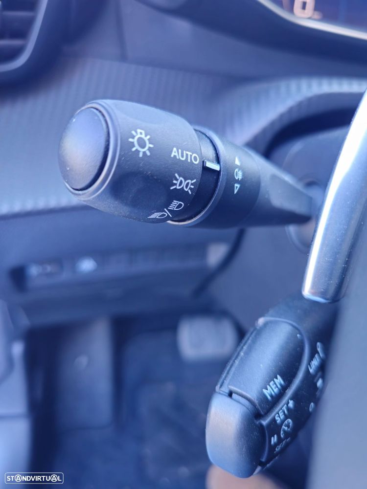 Peugeot 208 1.2 PureTech Allure EAT8 - 18