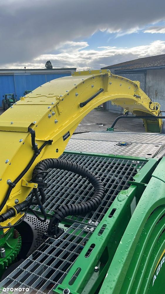 John Deere 8400 - 24