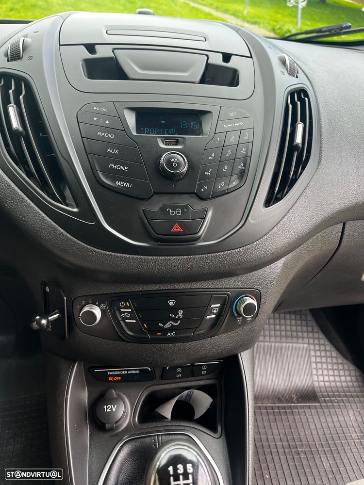 Ford Tourneo Courier 1.6 TDCi Titanium - 23