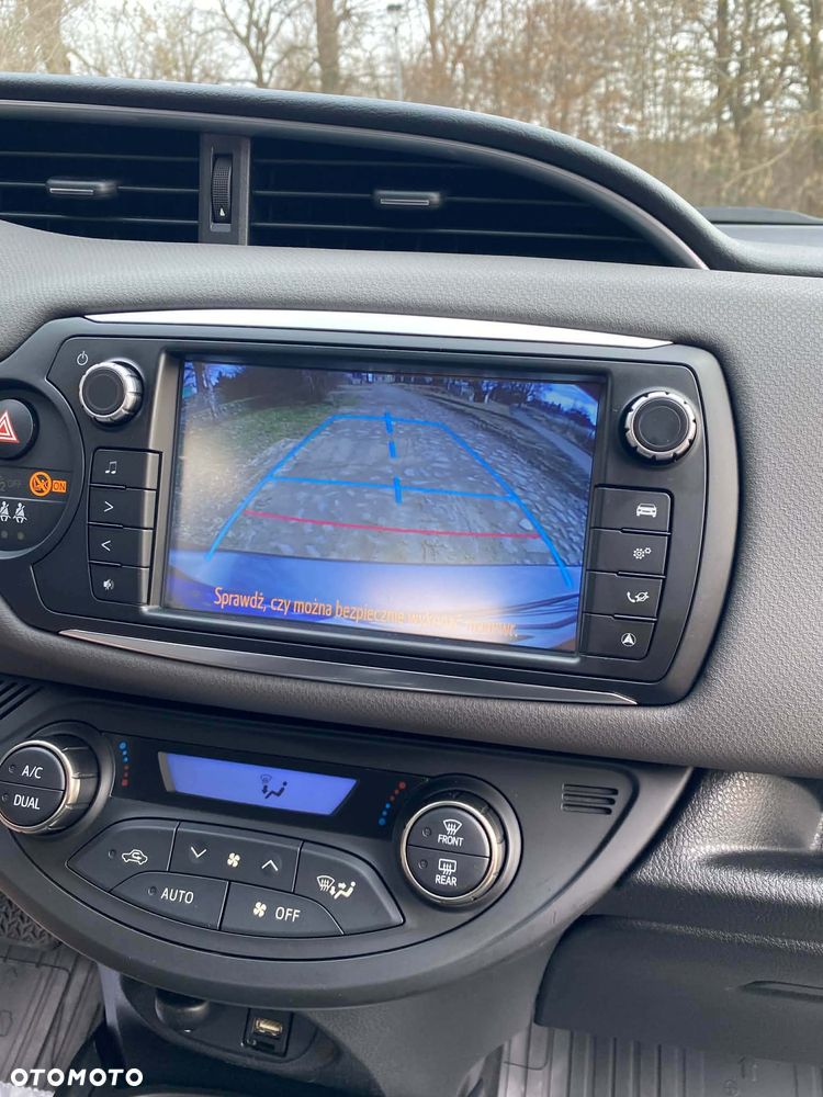 Toyota Yaris Hybrid 100 Life - 10