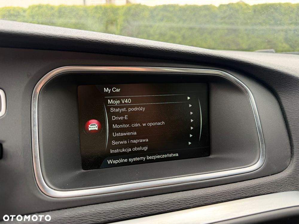 Volvo V40 D2 Drive-E R-Design Momentum - 12
