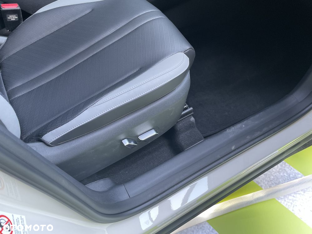 BYD Dolphin - 13