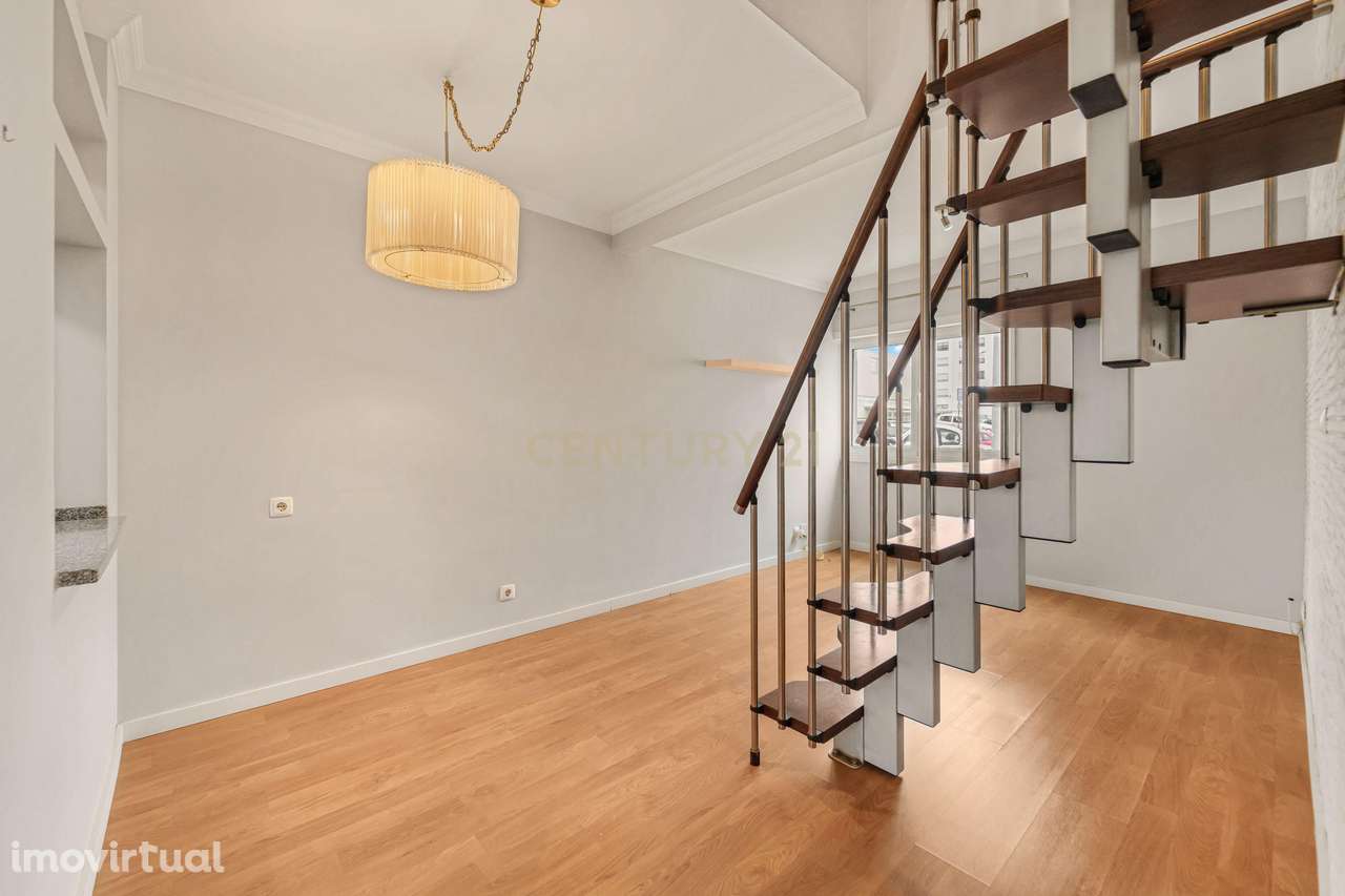 Apartamento T3 Duplex Remodelado em Benfica-Pedralvas - Grande imagem: 3/31