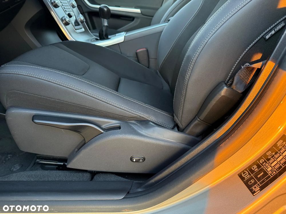 Volvo V60 D3 Momentum - 13