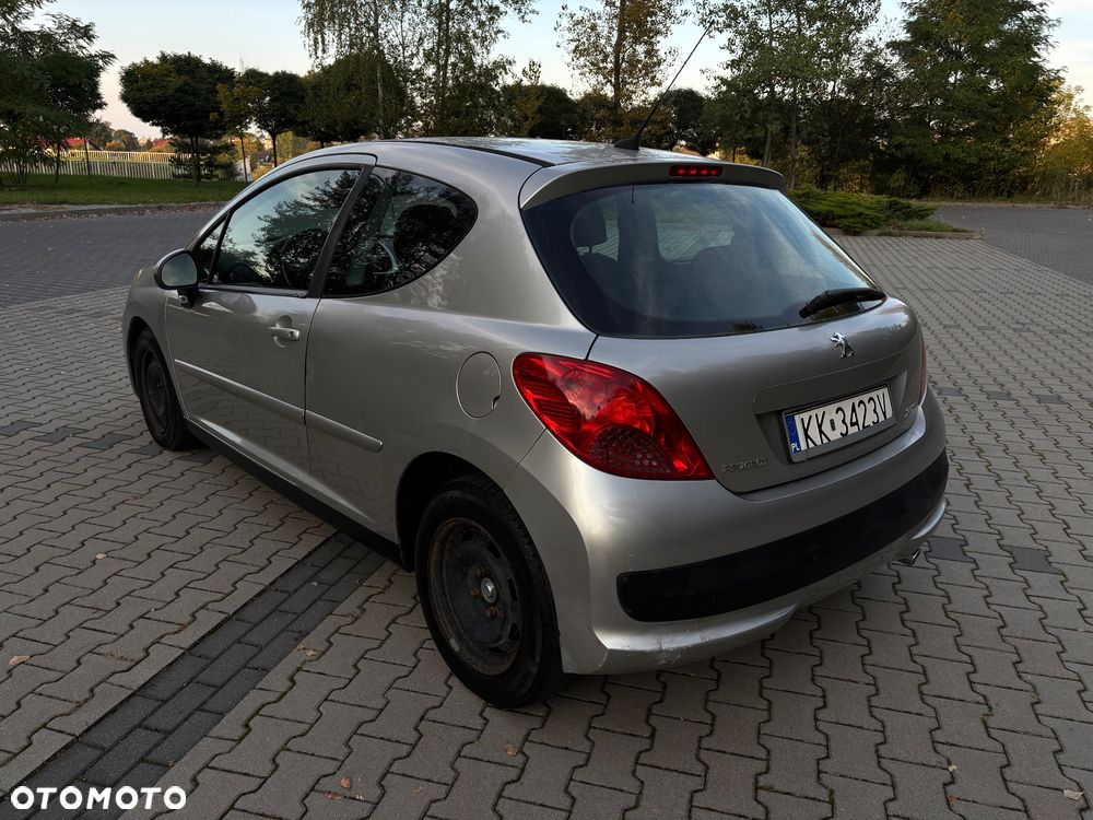 Peugeot 207 2006 photo 3