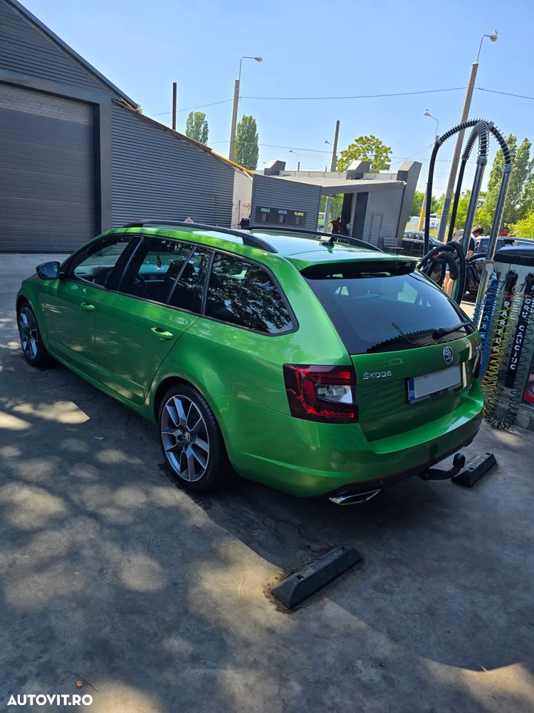 Skoda Octavia Combi Diesel 2.0 TDI DSG RS - 18