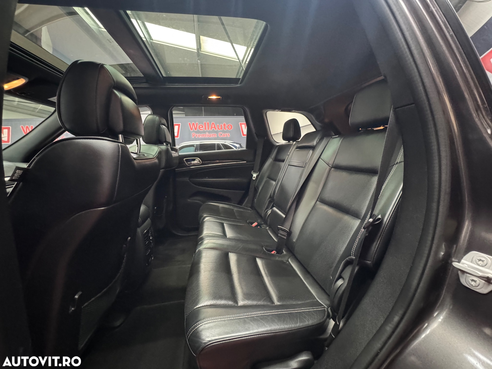 Jeep Grand Cherokee - 14