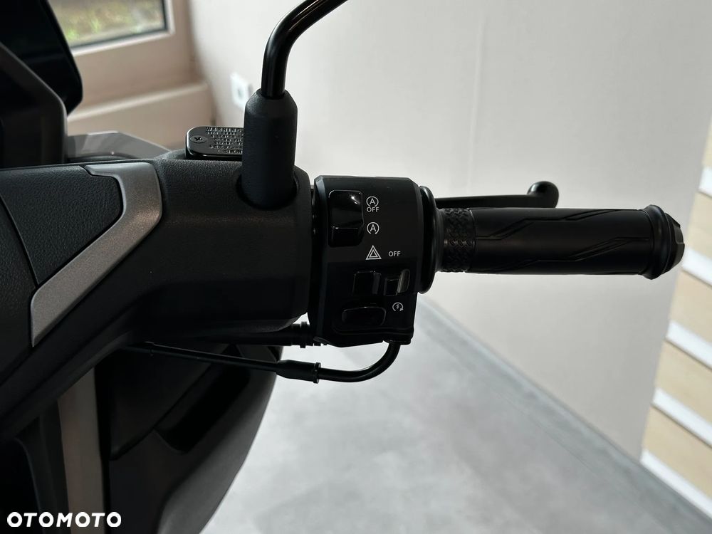 Yamaha NMAX - 12