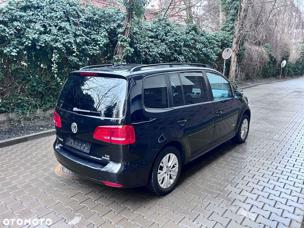 Volkswagen Touran - 10