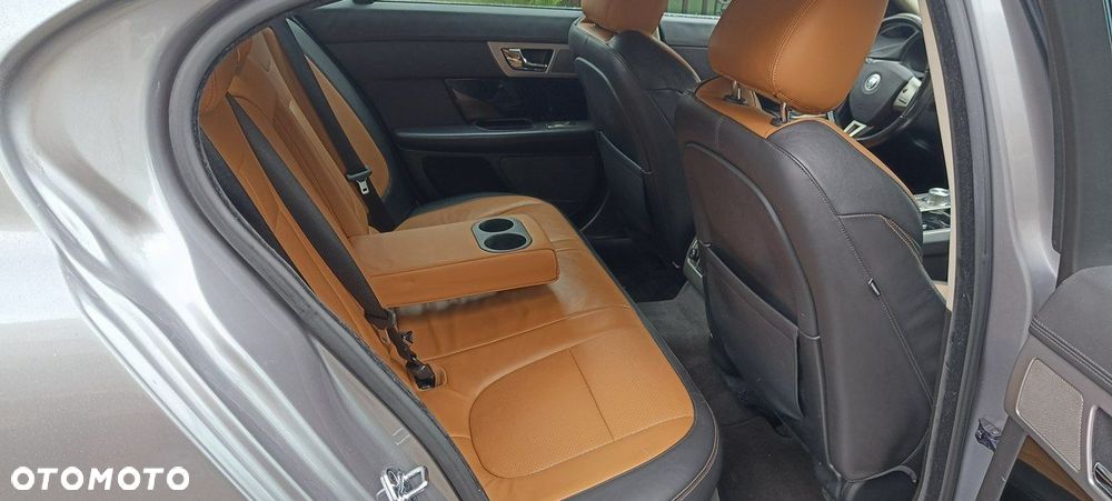 Jaguar XF 3.0 V6 D Luxury - 21