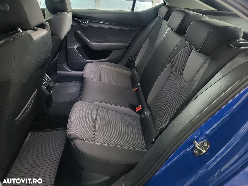 Skoda Octavia 2.0 TDI DSG Ambition - 11