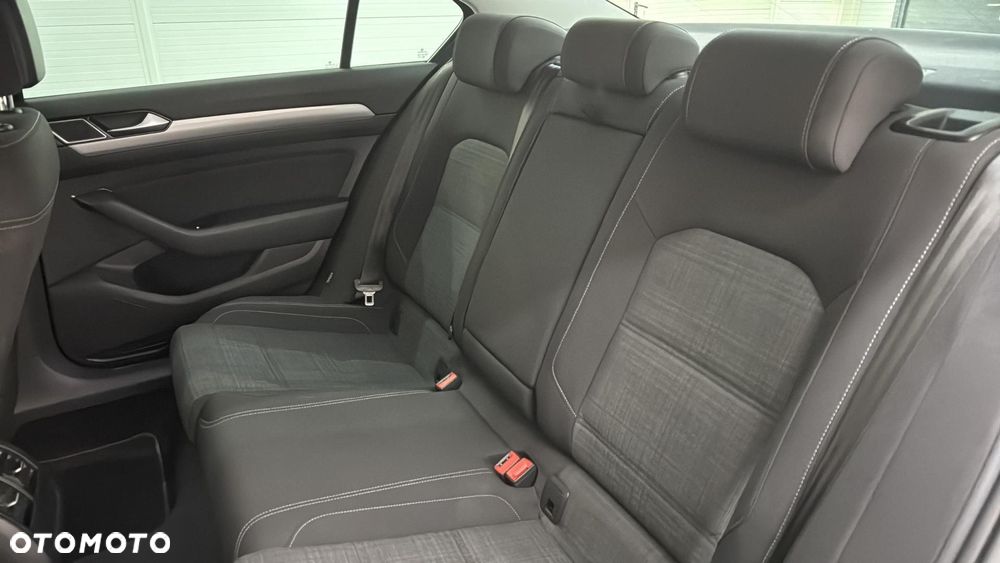 Volkswagen Passat 2.0 TDI EVO Business DSG - 18