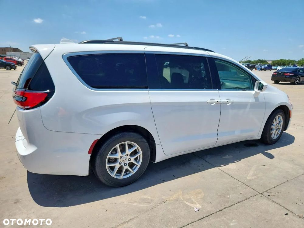 Chrysler Pacifica - 4