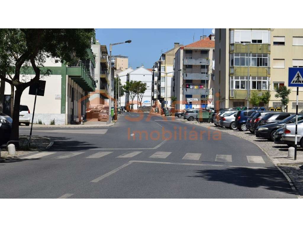 Apartamento T3 remodelado no Laranjeiro - Grande imagem: 2/4