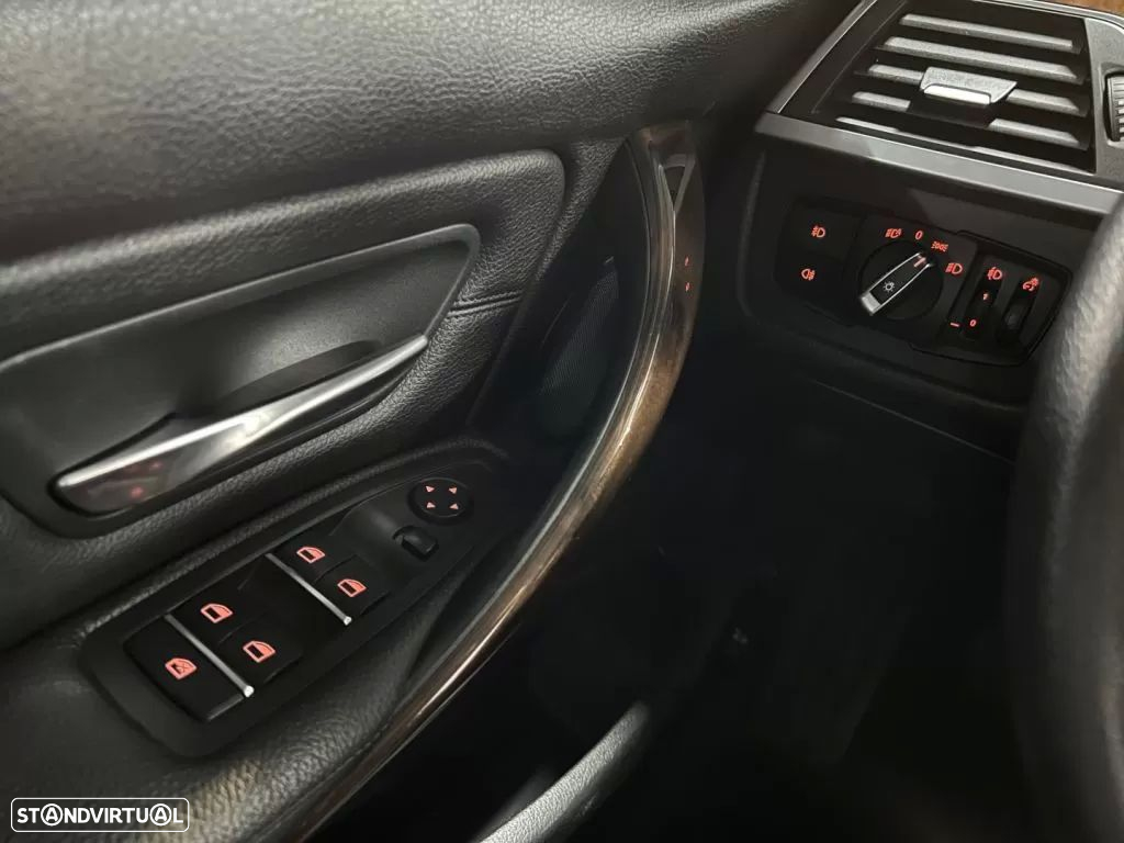 BMW 320 d Line Luxury Purity - 26