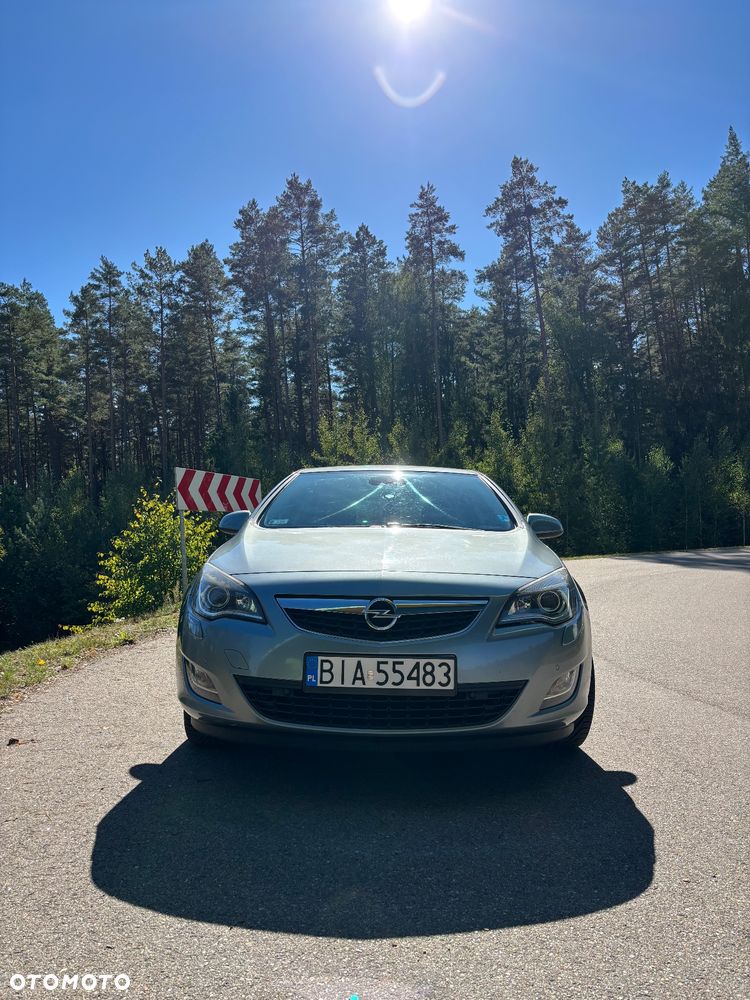 Opel Astra 1.6 Turbo Cosmo - 4