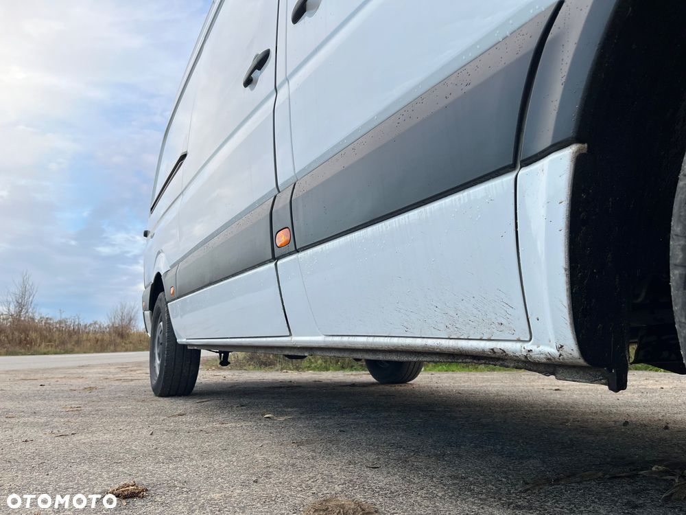 Mercedes-Benz Sprinter - 11