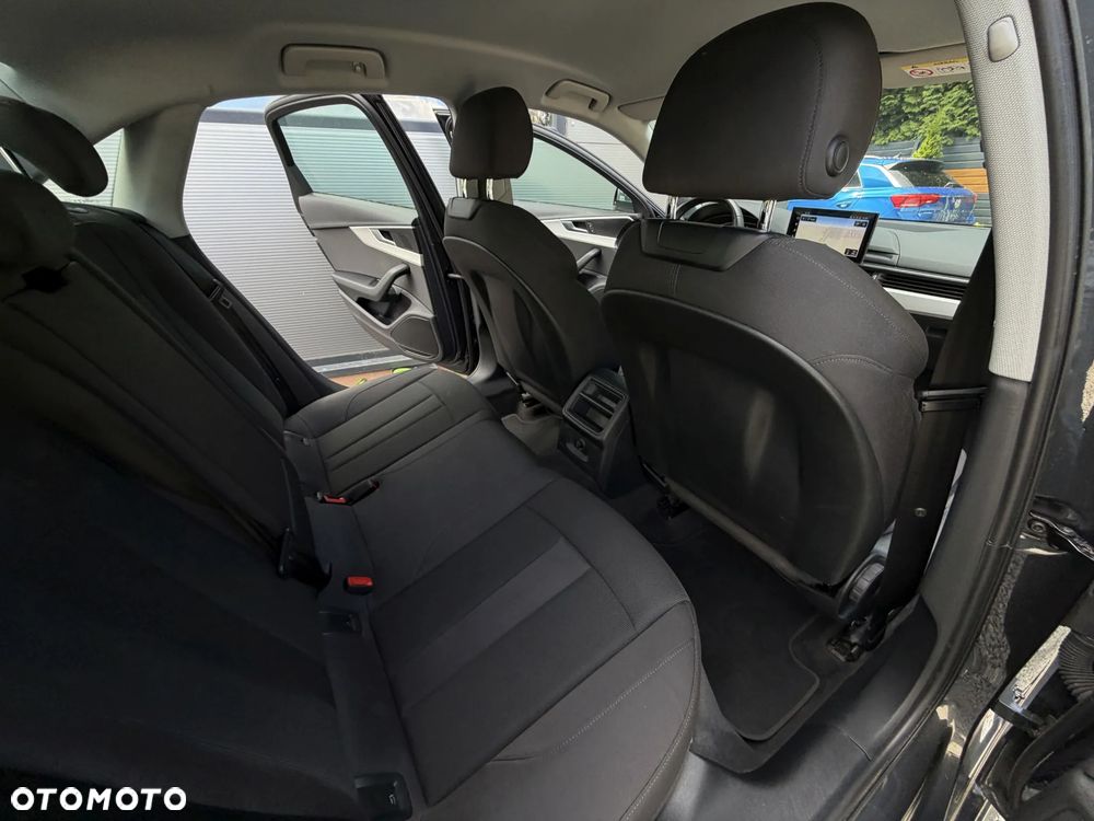 Audi A4 Limousine 40 TFSI S tronic design - 17