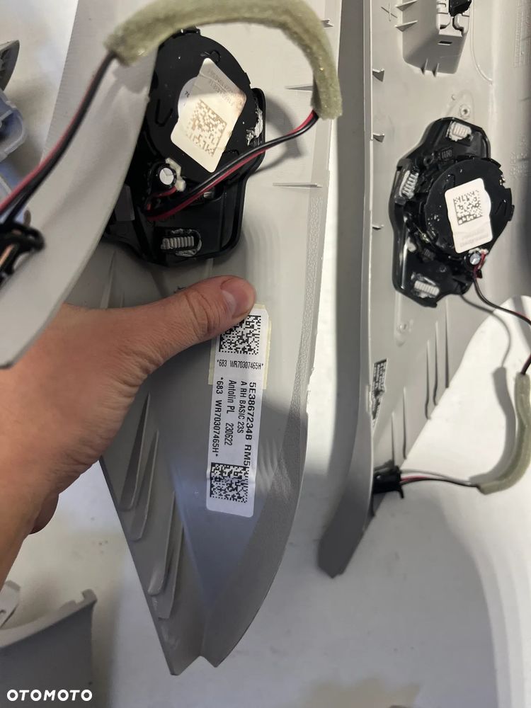 WYPOSAZENIE WNETRZA POSZYCIE SŁUPKA B PRAWA/LEWA GÓRNA SKODA OCTAVIA IV 5E3867282  5E3867234B,5E3867233B,5E3868312,5E7867246,5E7867287,5E7867288, - 8