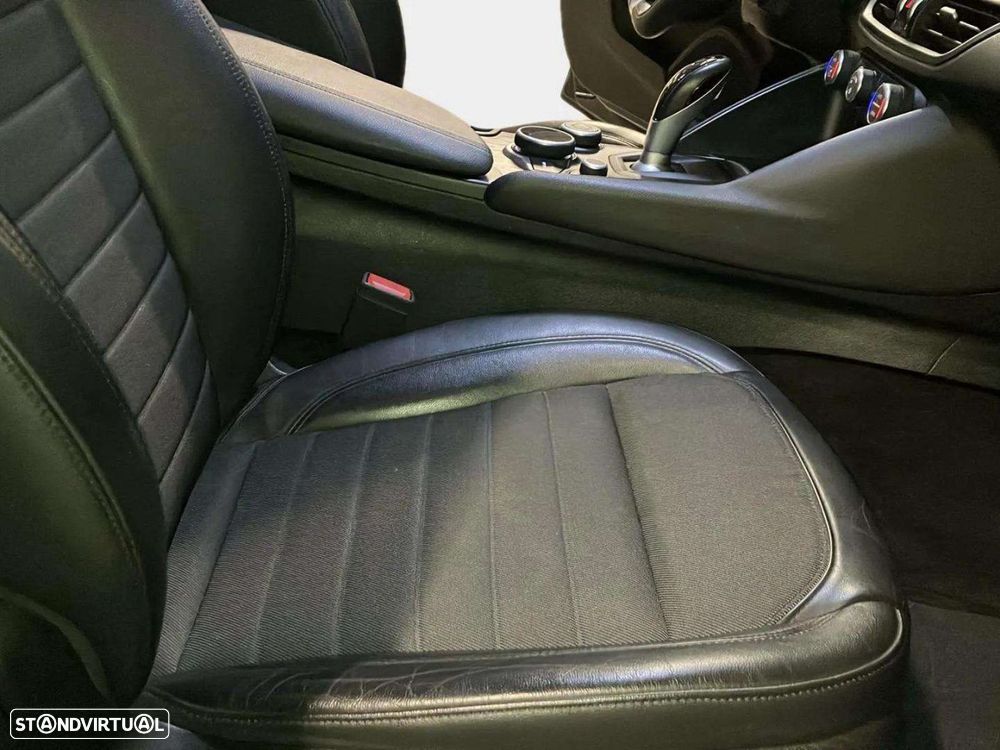 Alfa Romeo Giulia 2.2 D Super AT8 - 11