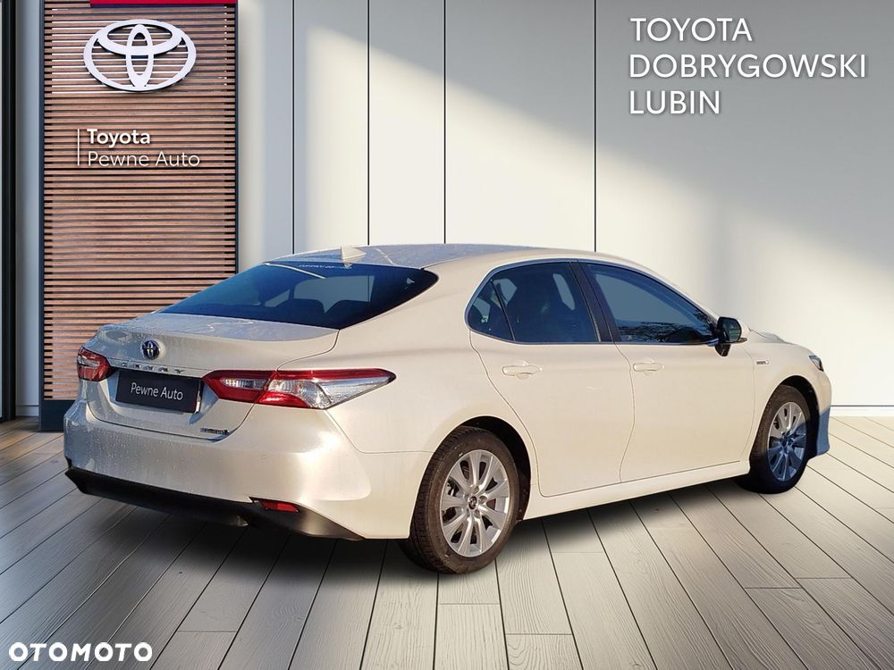 Toyota Camry - 5