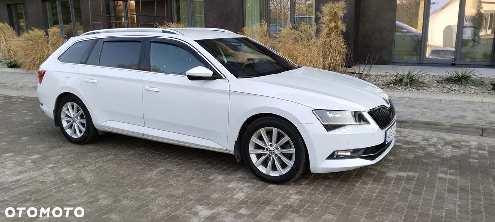 Skoda Superb 2.0 TDI DSG Sportline - 28