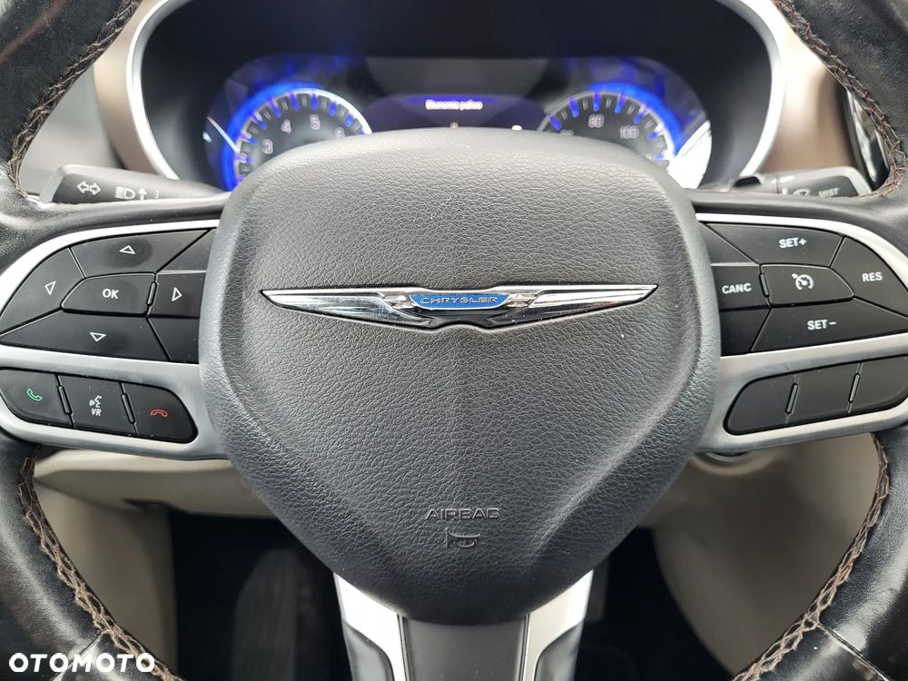 Chrysler Pacifica - 19