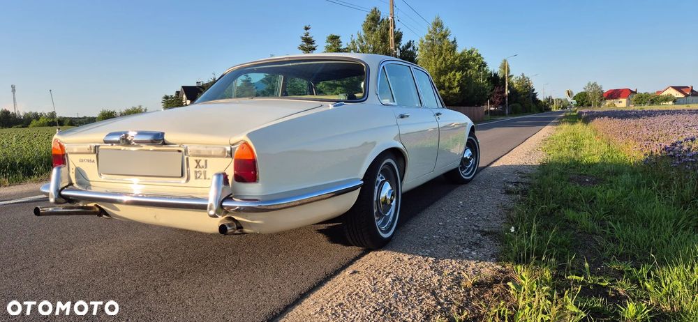 Jaguar XJ - 8