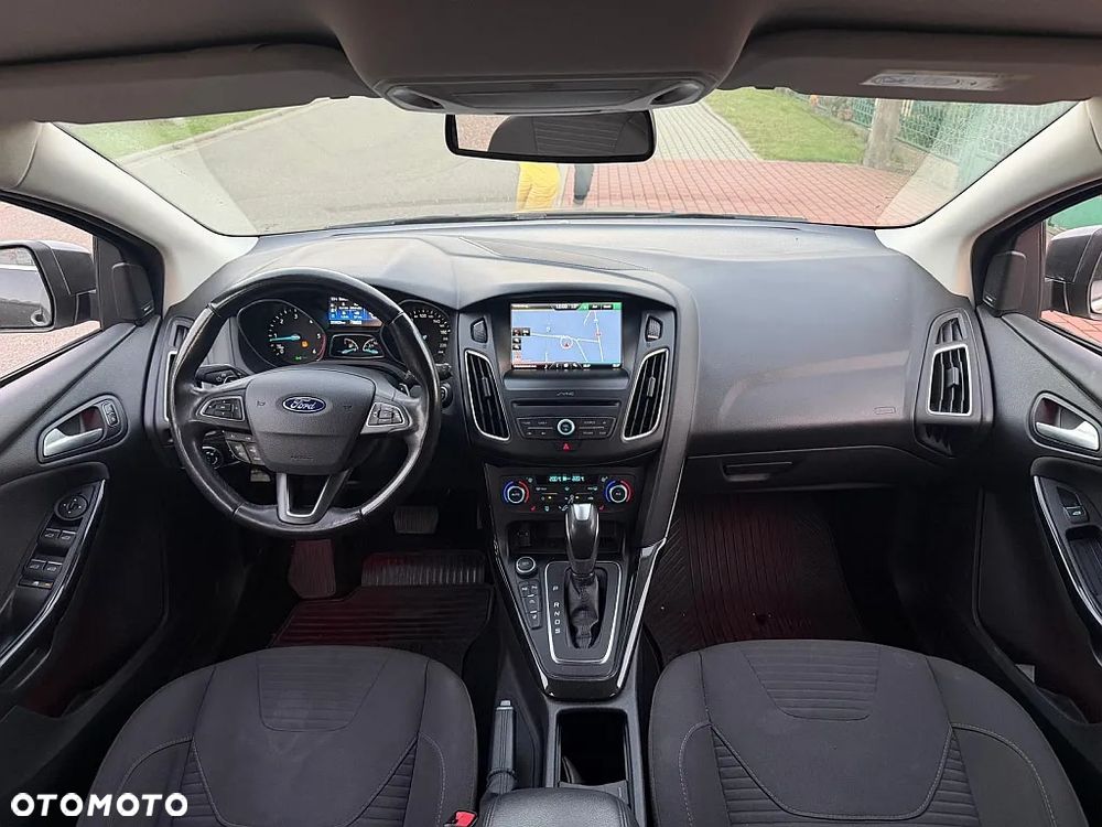 Ford Focus 1.5 EcoBlue Start-Stopp-System ST-LINE DESIGN - 12