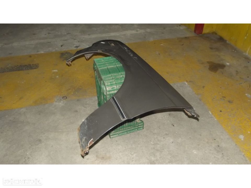 toyota starlet 1978 guarda lamas frente esquerdo - 3