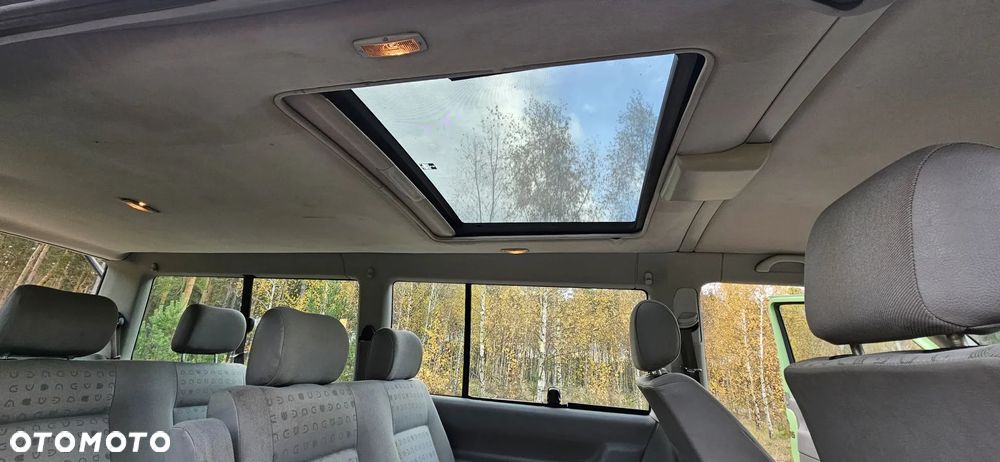 Volkswagen Caravelle Basis / CL - 16