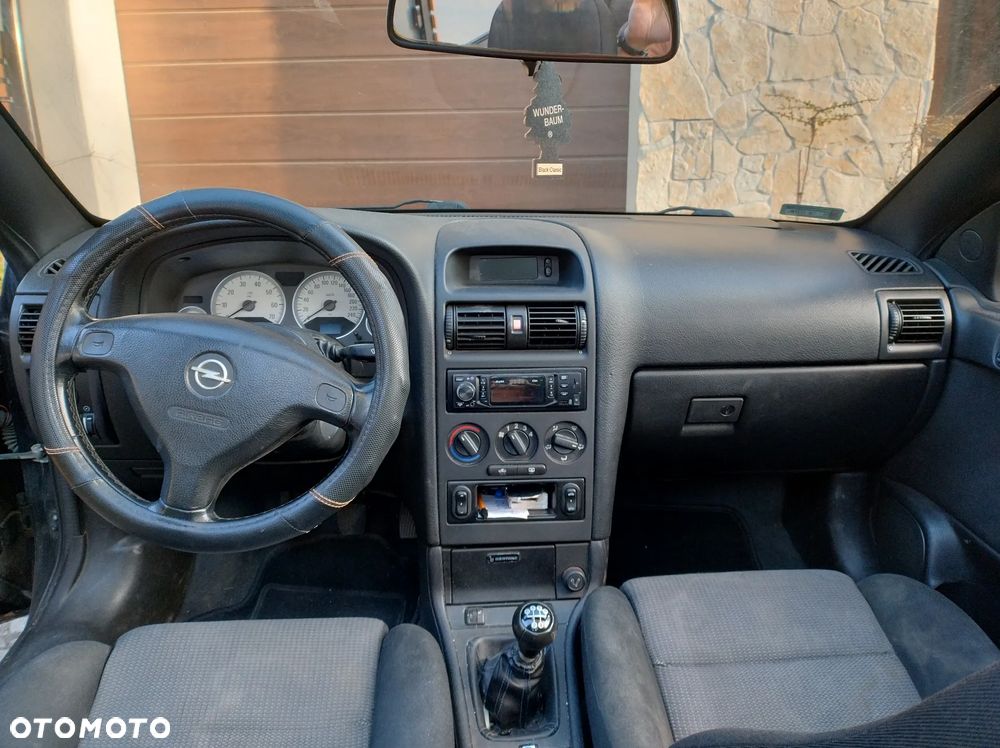 Opel Astra 1.6 16V - 12