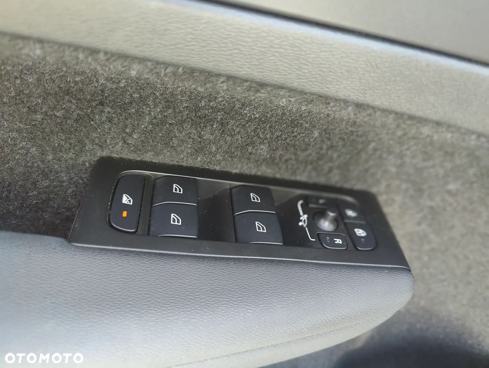 Volvo XC 40 T3 Momentum Pro - 11
