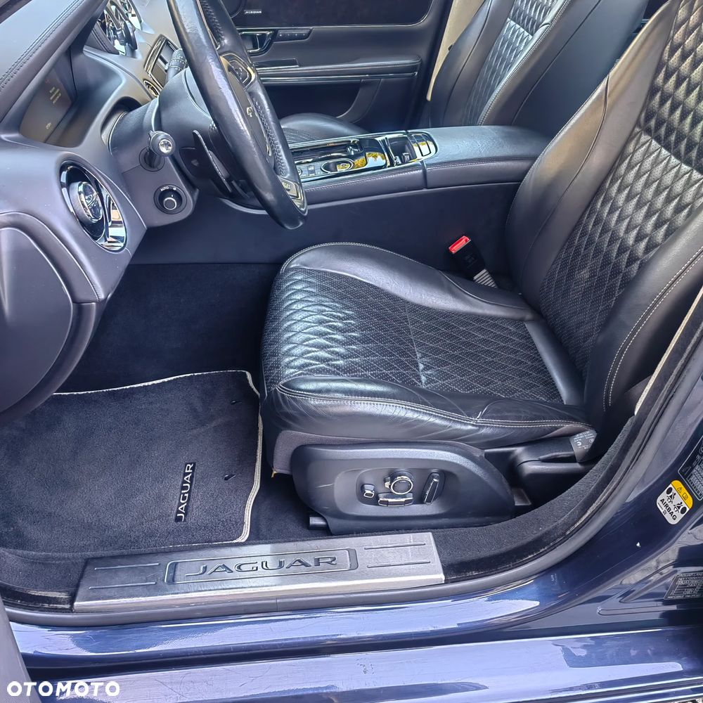 Jaguar XJ 3.0 D V6 Premium Luxury - 38