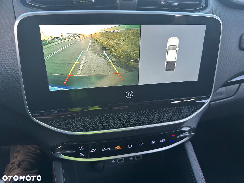 Maxus T90 EV - 11