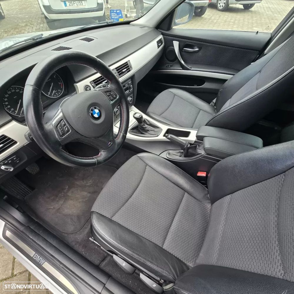 BMW 320 d Pack M - 14