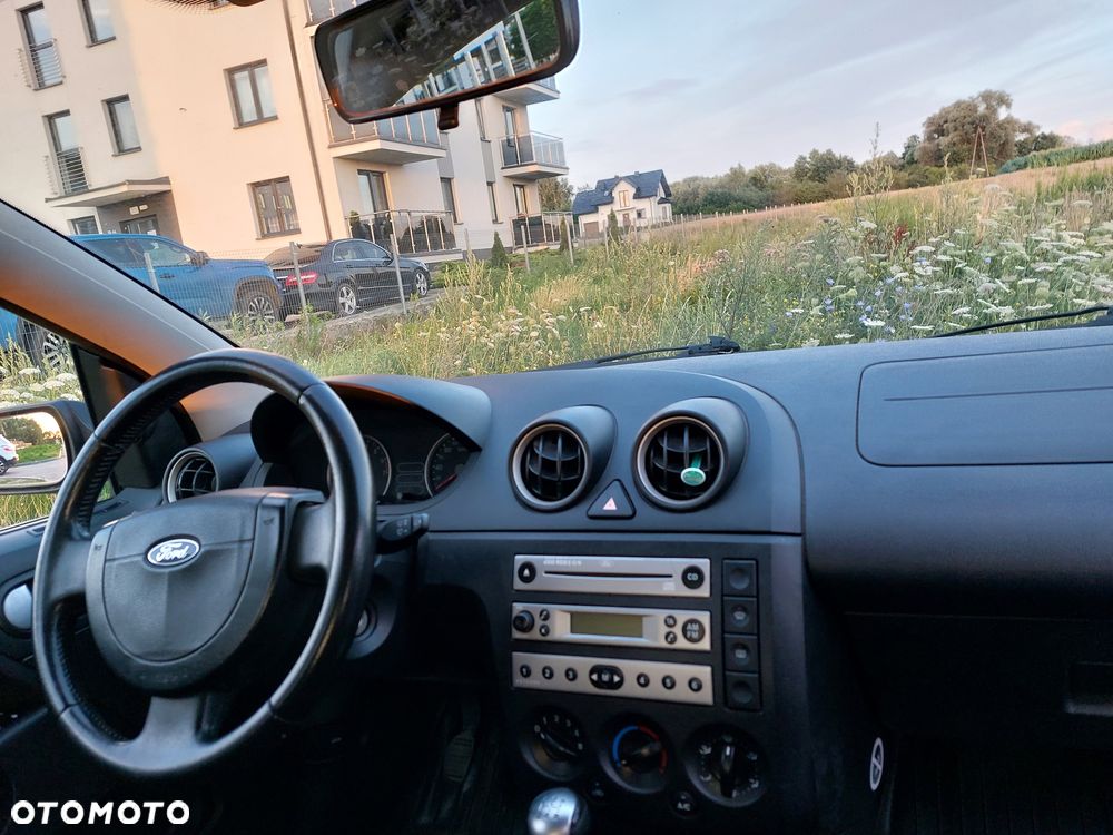 Ford Fiesta 1.4 Ghia - 16