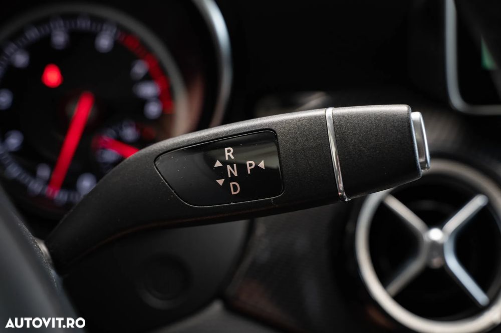 Mercedes-Benz GLA 250 7G-DCT UrbanStyle Edition - 27