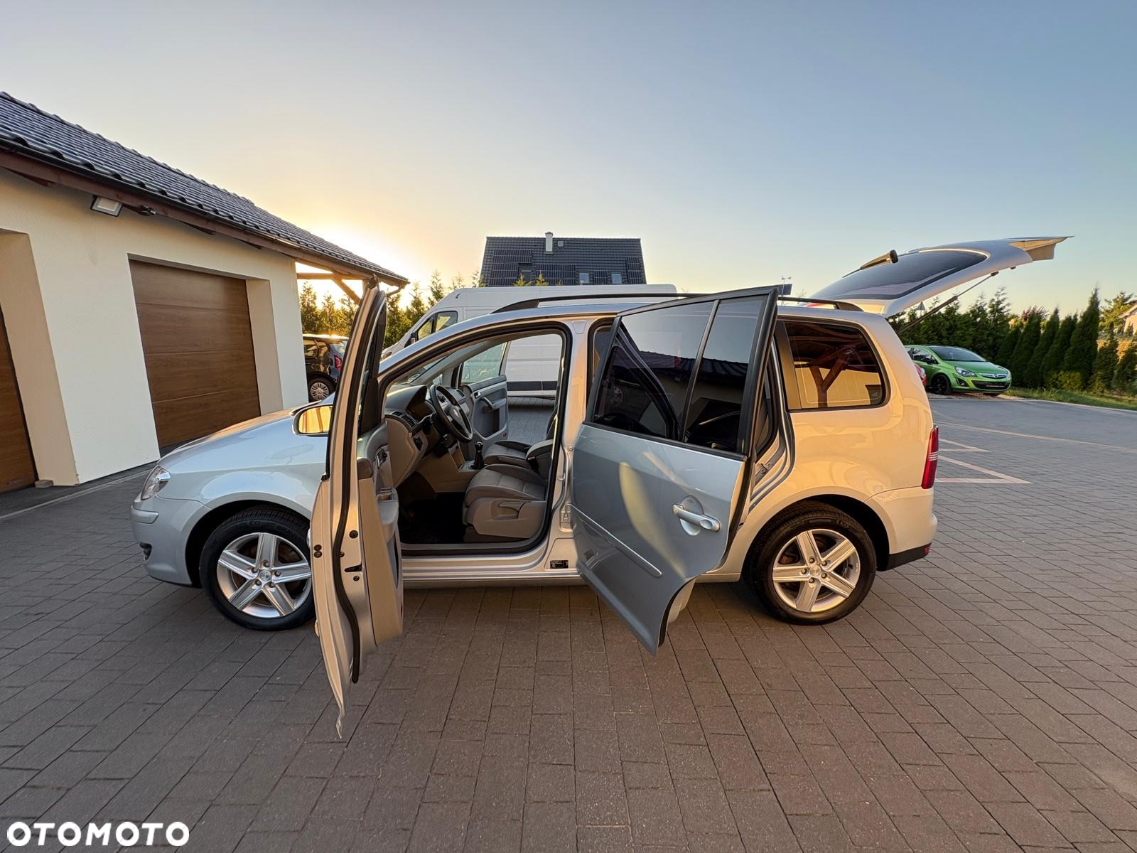 Volkswagen Touran 1.6 - 15