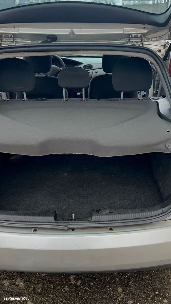 Ford Focus DI Ghia - 2