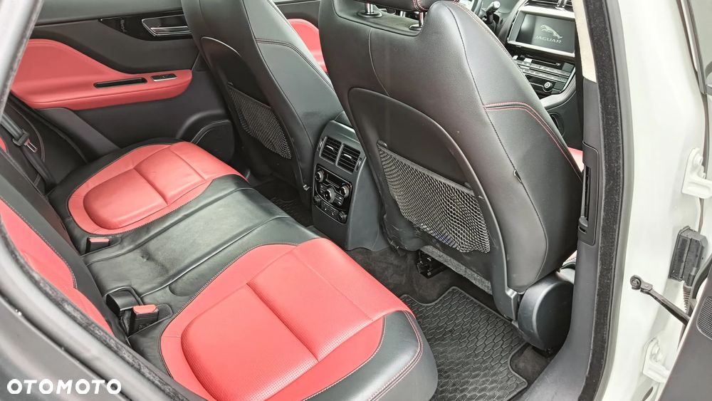 Jaguar F-Pace - 16