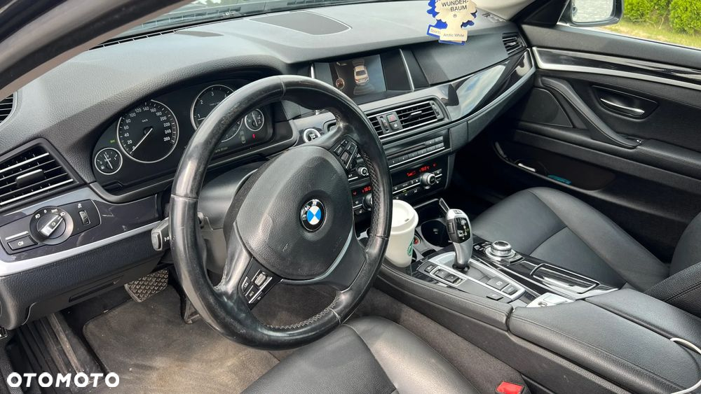 BMW Seria 5 518d - 13