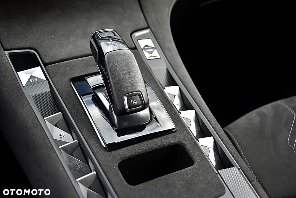 DS Automobiles DS 7 Crossback 1.6 PureTech Performance Line + - 31