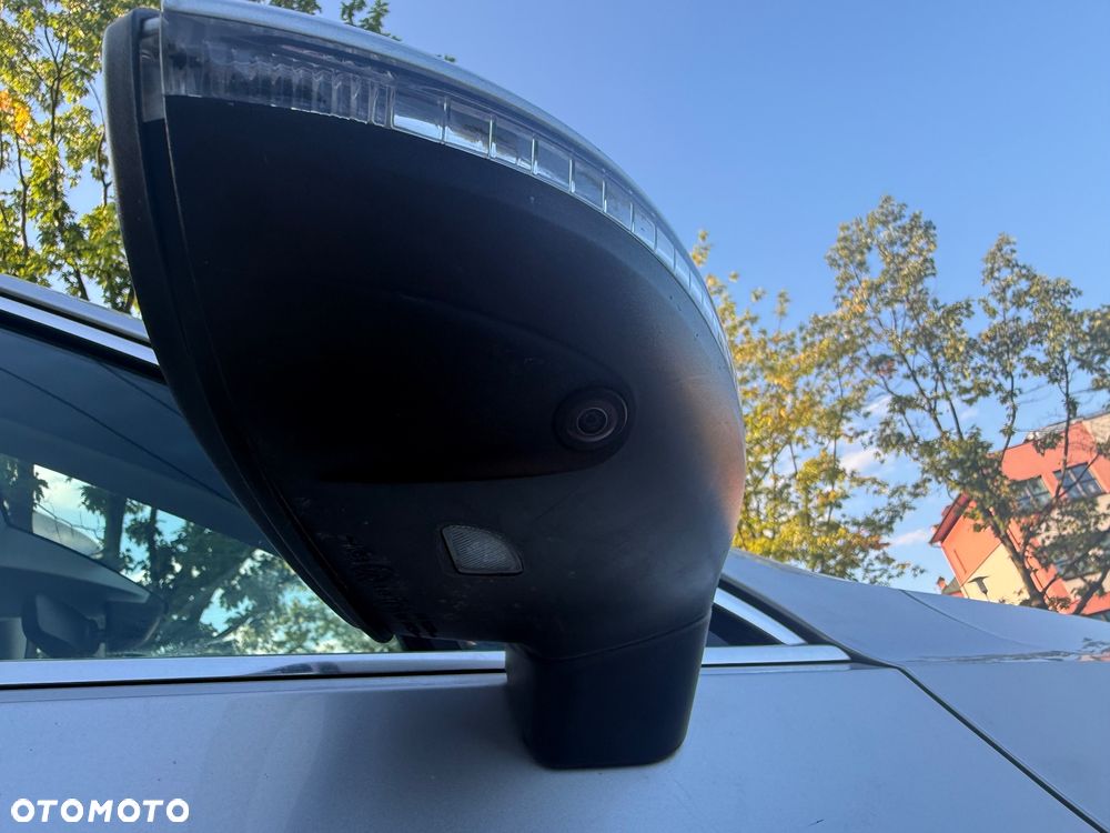 Volkswagen Passat 2.0 TDI SCR Highline - 30