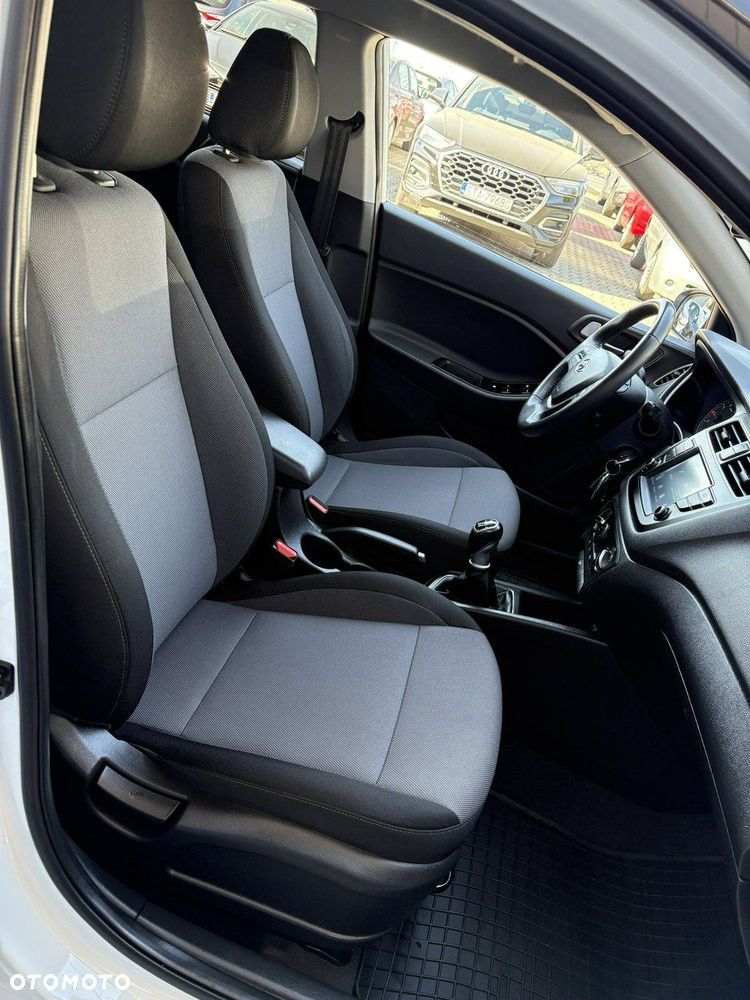 Hyundai i20 - 16