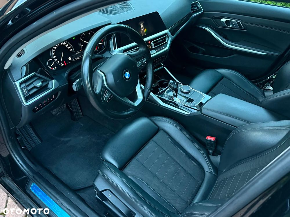 BMW Seria 3 318d Sport Line Shadow - 13
