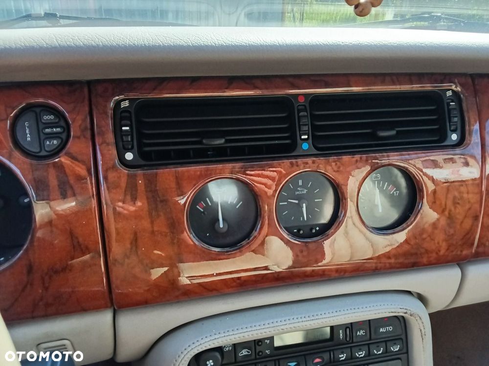 Jaguar XK8 - 17